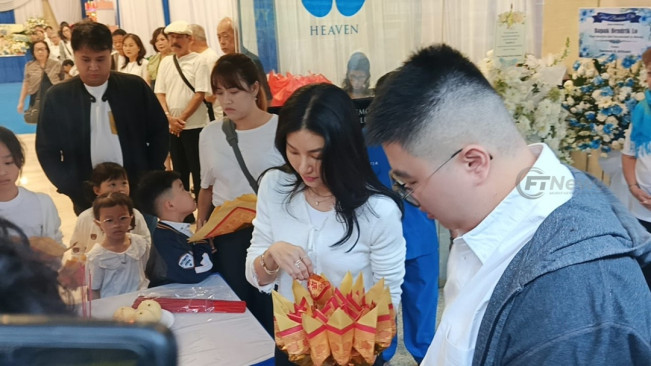 Sarwendah mempersiapkan ritual linwuk. [Foto: FTNews.co.id/Selvianus Kopong Basar]